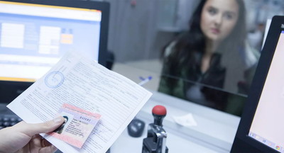 Кабмин разрешил россиянам выезжать из страны для работы, учебы и лечения