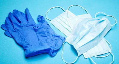 В России стартовала выдача аттестатов выпускникам школ