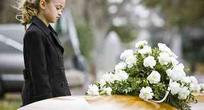 Школьникам задали спланировать собственные похороны