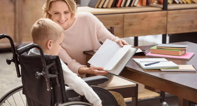 В ОП предложили не лишать пособия работающих родителей детей-инвалидов