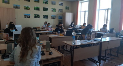 Выпускники школ сдают 3 июля ЕГЭ по информатике, географии и литературе