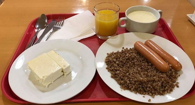 «Всех школьников надо кормить бесплатно»