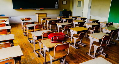 Во всем мире пытаются решить, как лучше всего вернуть школьников в классы