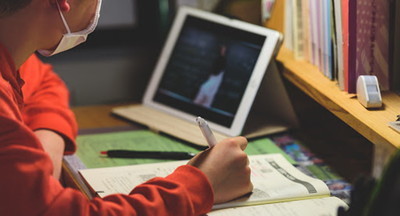 В Минпросвещения сообщили о первых переходах российских школ на удаленку