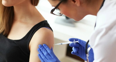 Началась вакцинация москвичей в рамках исследования вакцины от коронавируса