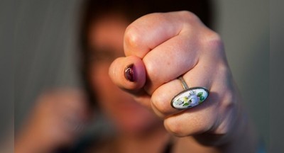 В Марий Эл женщина избила чиновника за отказ дать место в детсаду