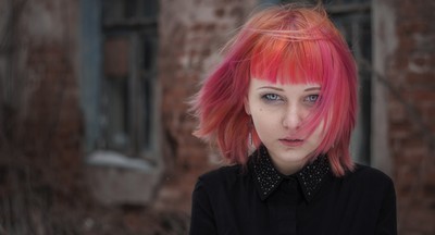 В Госдуме не поддержали запрет на посещение школьных уроков из-за цвета волос учеников