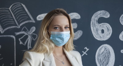 Минпросвещения: учителей не будут увольнять за отказ от вакцинации против коронавируса