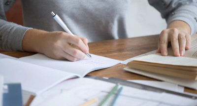 Учителя предлагают написать итоговые сочинения вместо учеников за 3 тысячи рублей