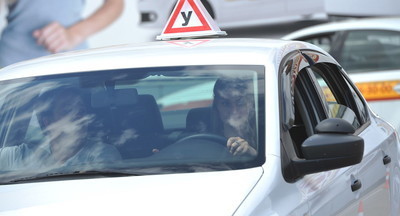 МВД предлагает разрешить водить автомобиль с 17 лет