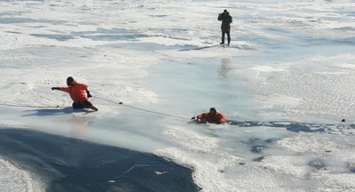Что делать, если ребенок провалился под лед