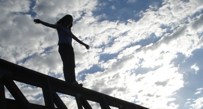 TikTok становится опасным? В популярной сети массово призывают детей к суициду 