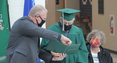 96-летнему ветерану Второй Мировой войны вручили диплом 80 лет спустя