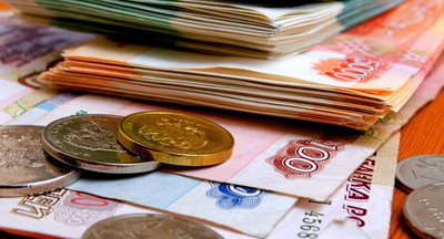 Семьи со школьниками получат разовую выплату в десять тысяч рублей