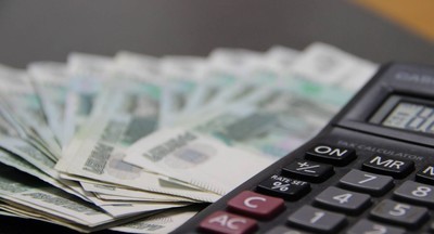 Президент поручил в августе выплатить по 10 тысяч рублей семьям с детьми от 6 до 18 лет