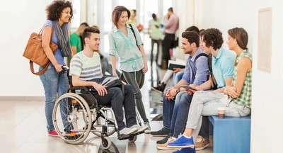 Больше половины детей с инвалидностью в России учатся в общеобразовательных школах