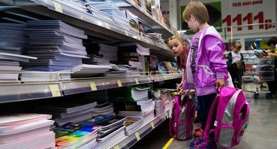 Где дороже всего в России собрать ребенка в школу