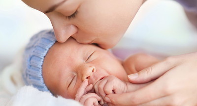 Минздрав: вакцинация от COVID-19 не вредит плоду в утробе матери