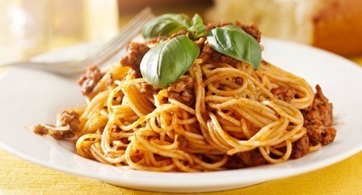 Роспотребнадзор запретил в школах макароны по-флотски, блины с творогом и яичницу