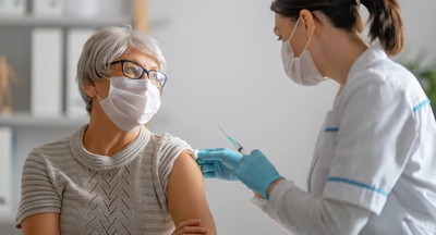 Пожилые москвичи смогут получить 10 тысяч рублей за вакцинацию от COVID-19