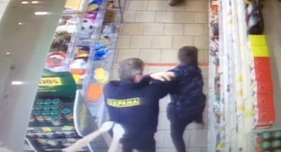 В Новосибирске охранник сломал позвоночник школьнику