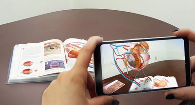 Специалисты МГУ создадут новые школьные учебники с дополненной реальностью