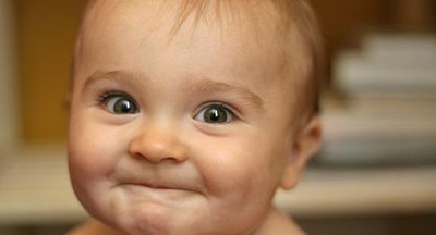 Исследование: дети понимают юмор с месяца и уже в год начинают шутить сами