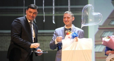 Лучшему учителю Иркутска вручили ключи от квартиры