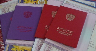 Школьникам, прибывшим из ДНР и ЛНР, выдадут аттестаты по итогам текущей успеваемости