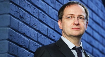 Мединский предложил ввести практику воспевания государственных символов в государственных школах