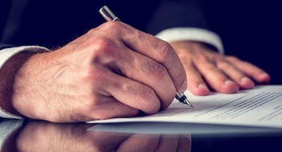 "Позитивная практика": школы будут начинать неделю с церемонии подъема государственного флага под гимн