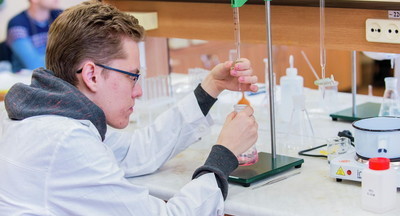 Российские школьники завоевали пять золотых медалей Менделеевской олимпиады