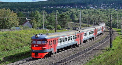 Госдума приняла закон о бесплатном проезде в электричках детей до семи лет