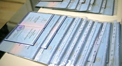 Дети из Донбасса получили аттестат по внутришкольной оценке