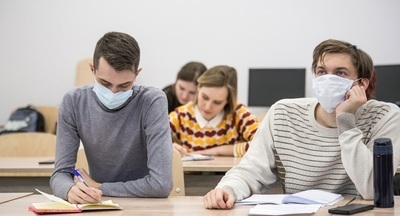 Коронавирус редко передается в аудиториях вузов при ношении масок