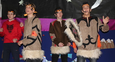 «Взрослые пытаются сделать нас счастливыми»