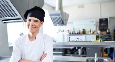 «Я всегда ждал реакцию гостя на блюдо»: студенты московского колледжа – о летней практике в ресторанах