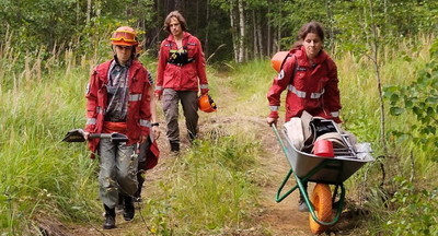 С огнем и тлеющими торфяниками во время летних каникул боролась учитель химии московской школы № 2065