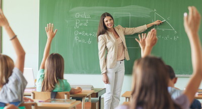 Москвичи рассказали, как относятся к своим школьным учителям