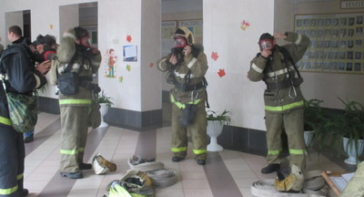 В школах Хабаровска ввели тренировки по эвакуации и ограничили прогулки