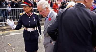 Кинувшему яйца в Карла III студенту запретили носить яйца в общественных местах