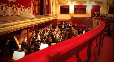 Зрители Базельского театра увидят оперу из оркестровой ямы