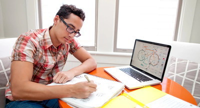 Нужно ли работать во время учебы в вузе: мнения студентов и родителей не совпали