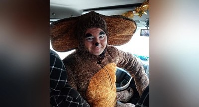 Водитель маршрутки в костюме Чебурашки возит пассажиров по Чите