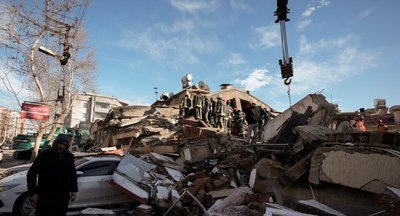 Семья москвичей оказалась под завалами после землетрясения в Турции: спасать некому