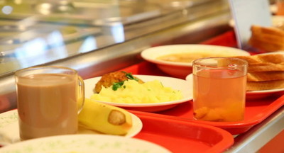 Льготное питание в школе детям из малообеспеченных семей в Москве теперь назначается автоматически