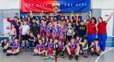 Профессиональный футбольный клуб ЦСКА провел спортивный фестиваль в столичной школе