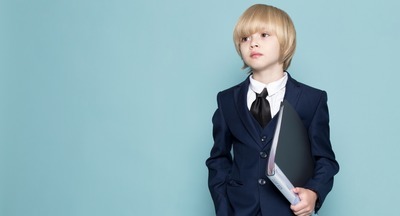 В Госдуме призвали бесплатно выдавать школьную форму ученикам из многодетных семей