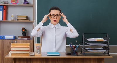 Главные проблемы начинающих учителей – неумение удерживать внимание класса и выстраивать диалог с родителями Главные проблемы начинающих учителей – неумение удерживать внимание класса и выстраивать диалог с родителями