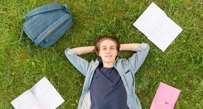 В Госдуме предложили запустить программу «Выпускной кешбэк» для тех, кто сдал ЕГЭ и ОГЭ